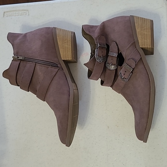 True Craft Stylish Brown Ankle Boots with Buckles size 10 - Picture 3 of 12